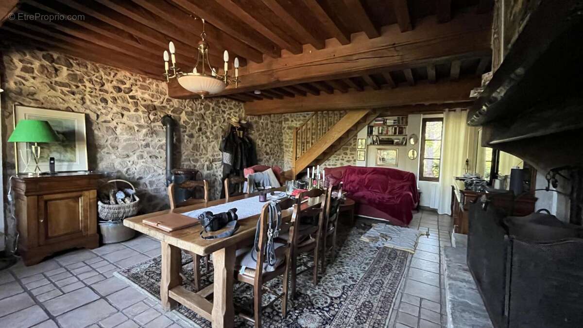 Maison à CUSSY-EN-MORVAN