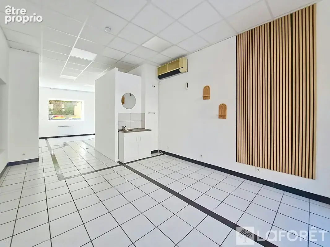 Local commercial Montbeliard - photo 2