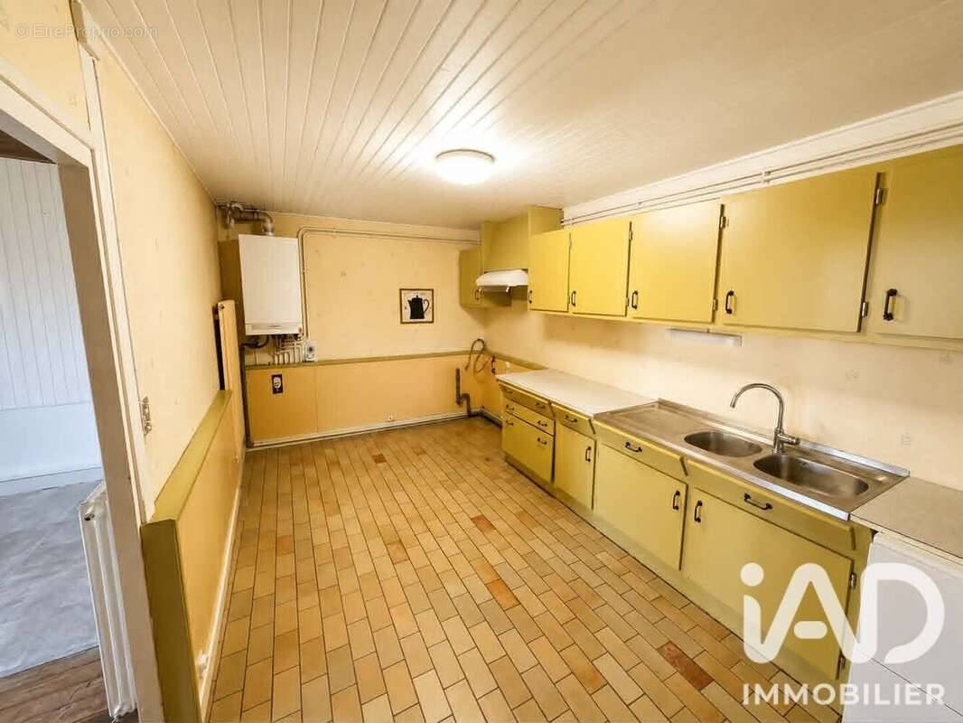 Maison 115 m² à Saint-Pierre-Roche  - photo 7
