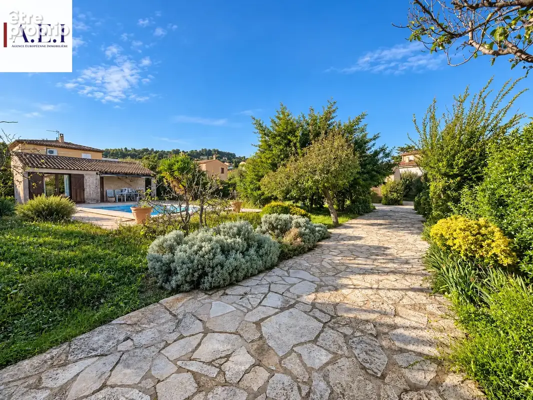 Limite Six-Fours - Villa individuelle de plain-pied avec piscine, dépendance & garage - photo 6