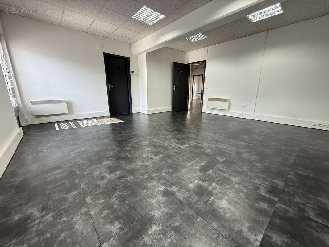 Bureaux / locaux professionnels de 187 m2 avec parkings privatifs   centre-ville de forbach - photo 2