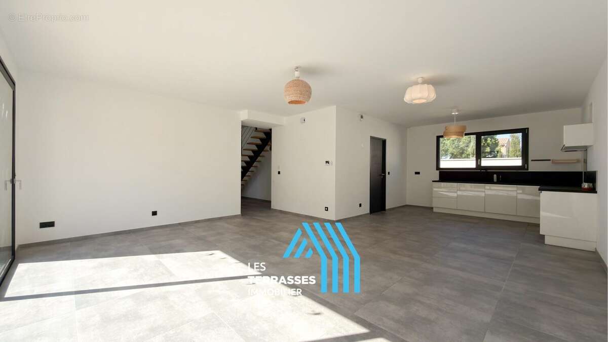 Maison à MONTELIMAR