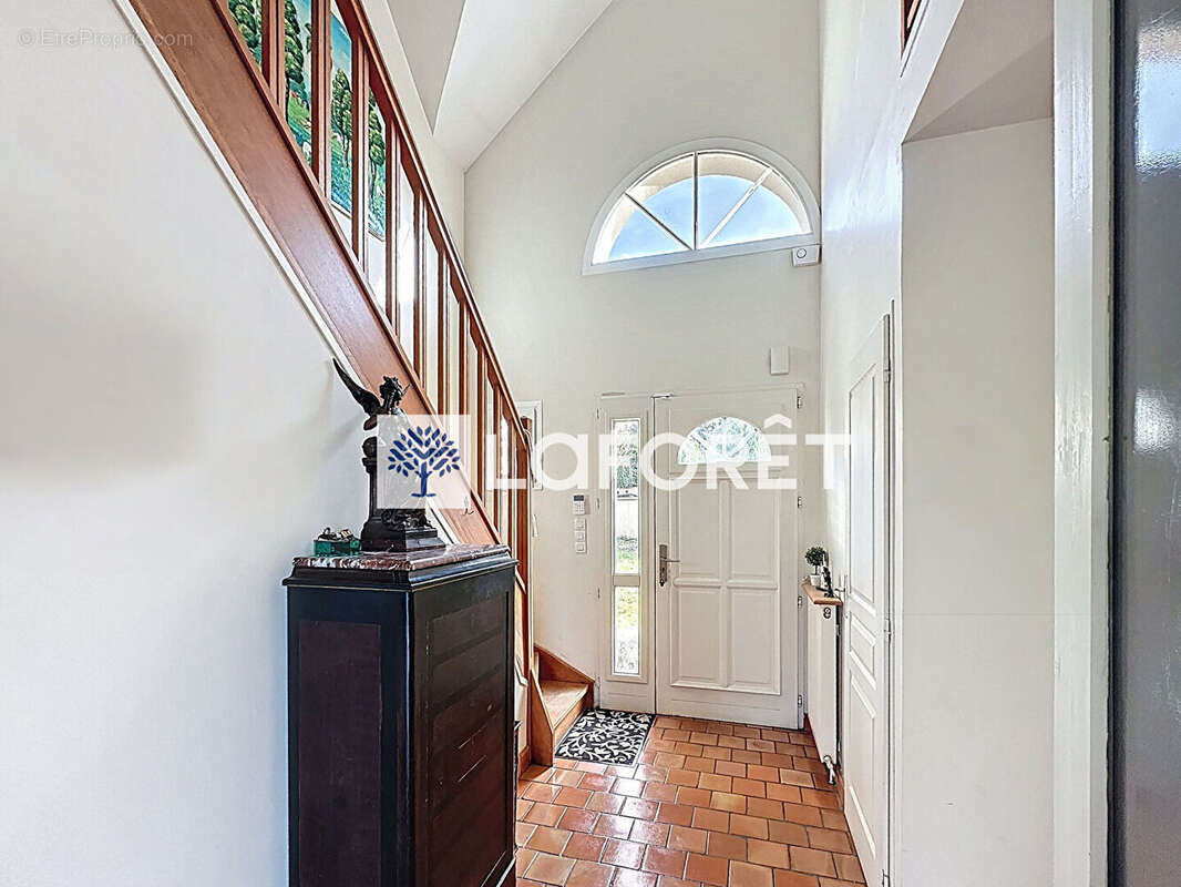 Maison à SAINT-NOM-LA-BRETECHE