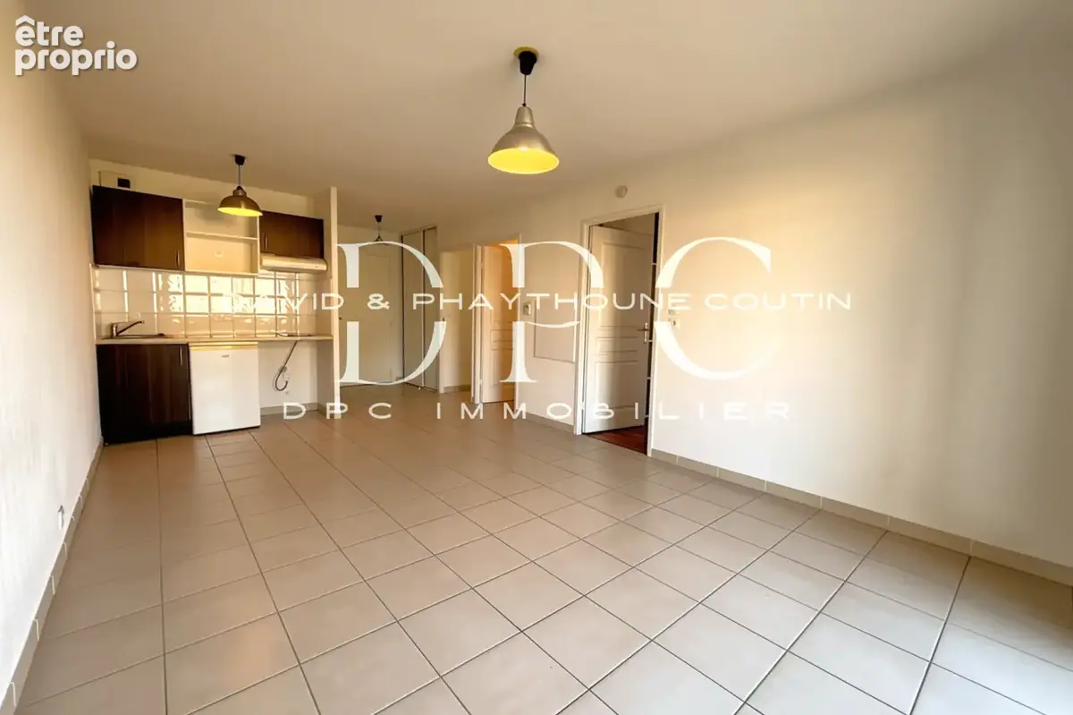 Beau t2 avec ascenseur terrasse parking proche commodites vendu libre - photo 3