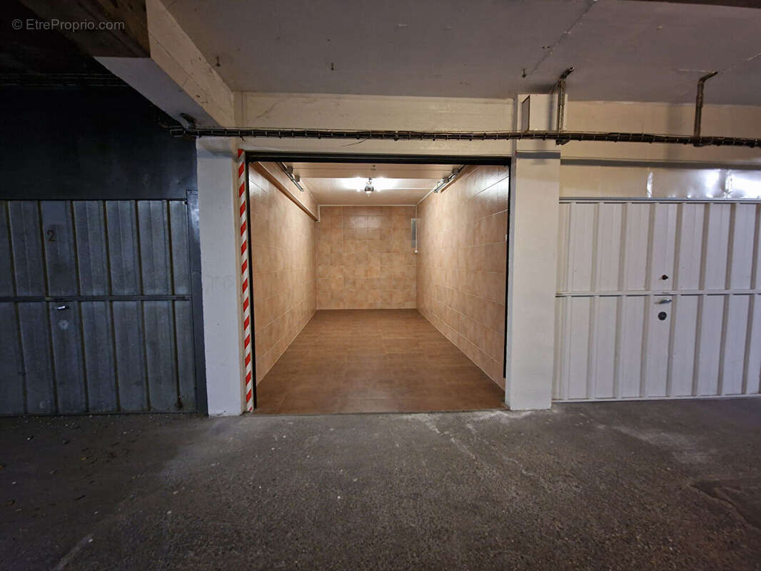 Parking à BELLEGARDE-SUR-VALSERINE