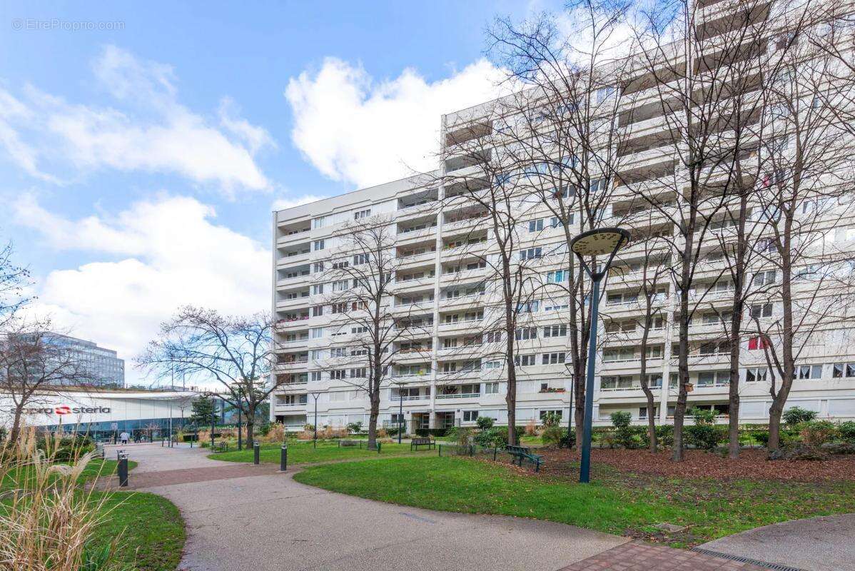 Appartement à COURBEVOIE