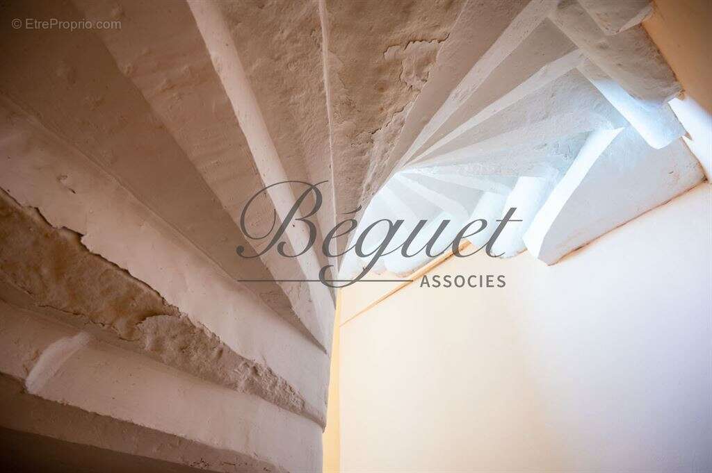 Maison à FAYE-LA-VINEUSE