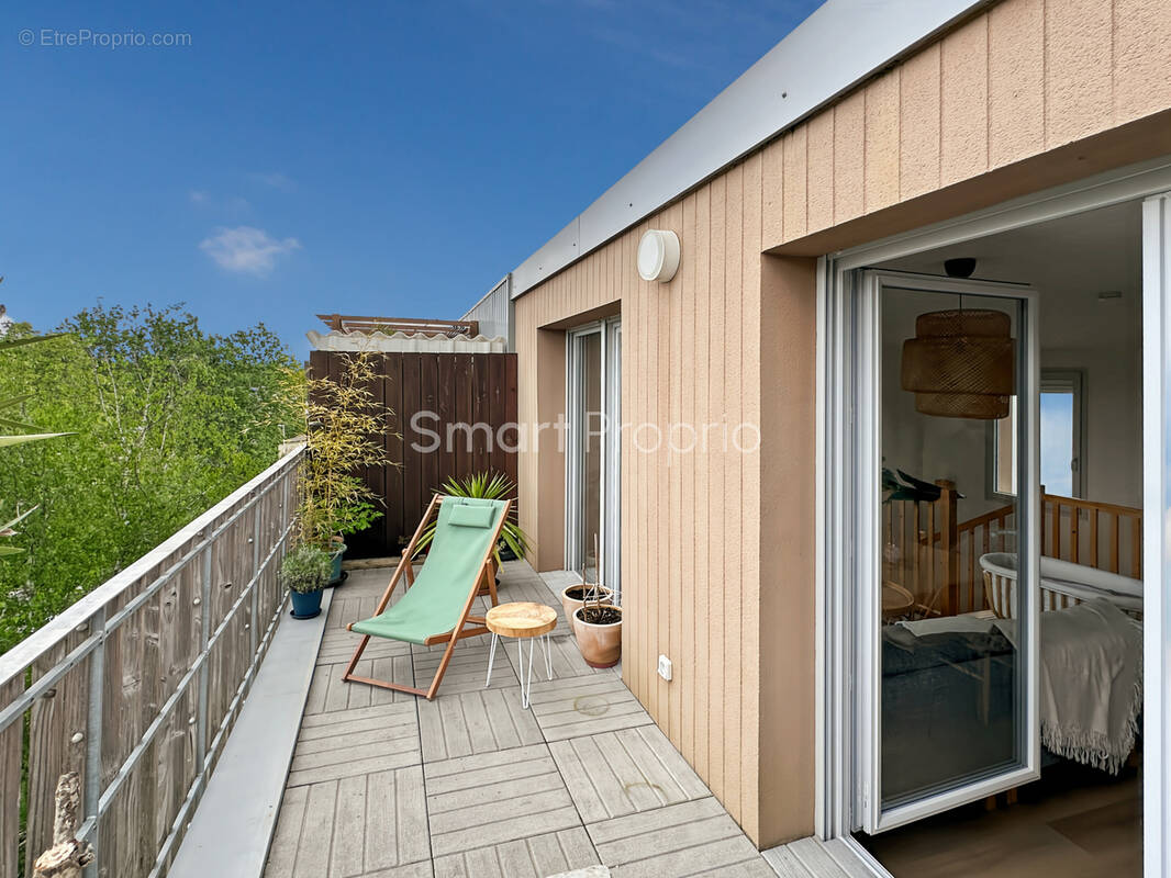 Appartement à PAREMPUYRE