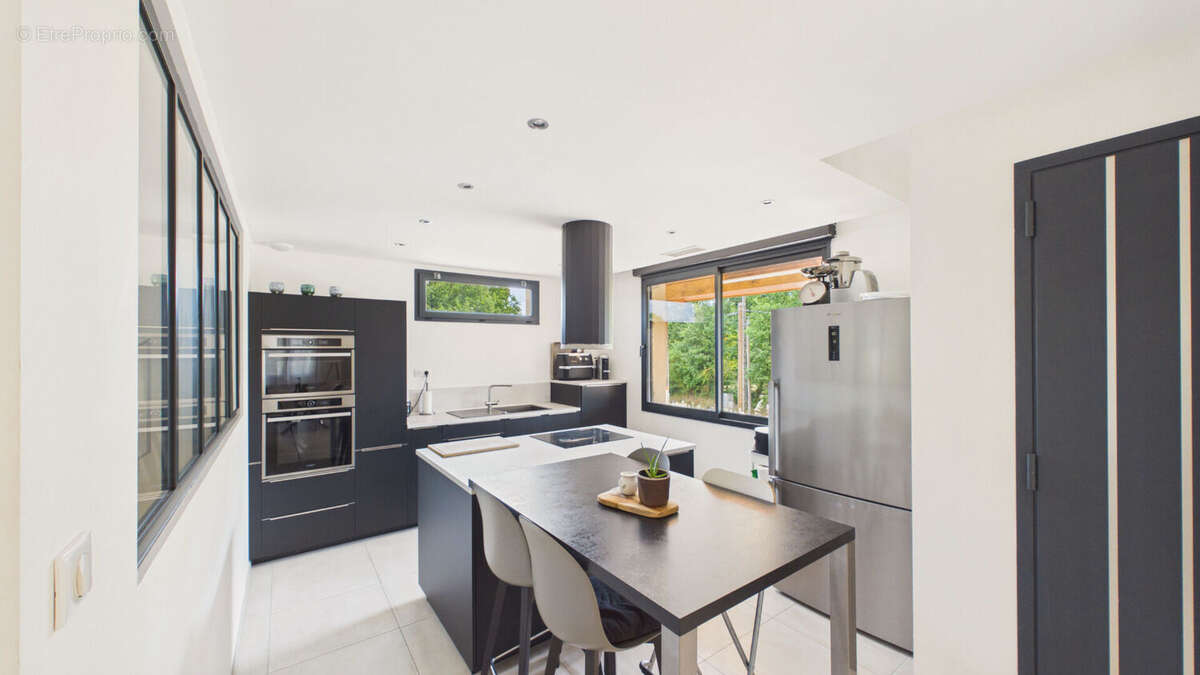 Maison entièrement rénovée de 140 m² au calme sans vis à vis - photo 6