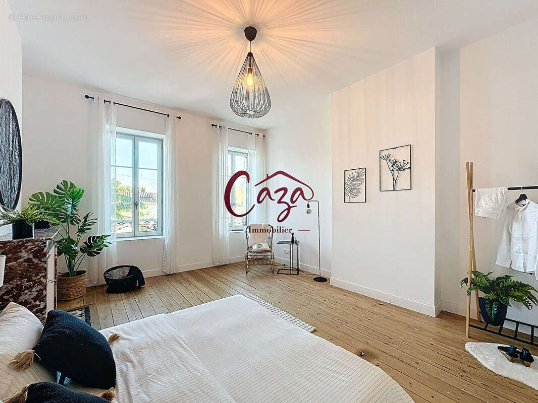 Maison à CAMBLANES-ET-MEYNAC