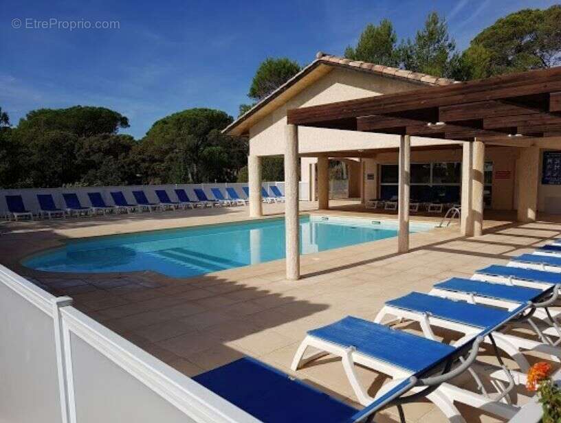 Appartement à ROQUEBRUNE-SUR-ARGENS