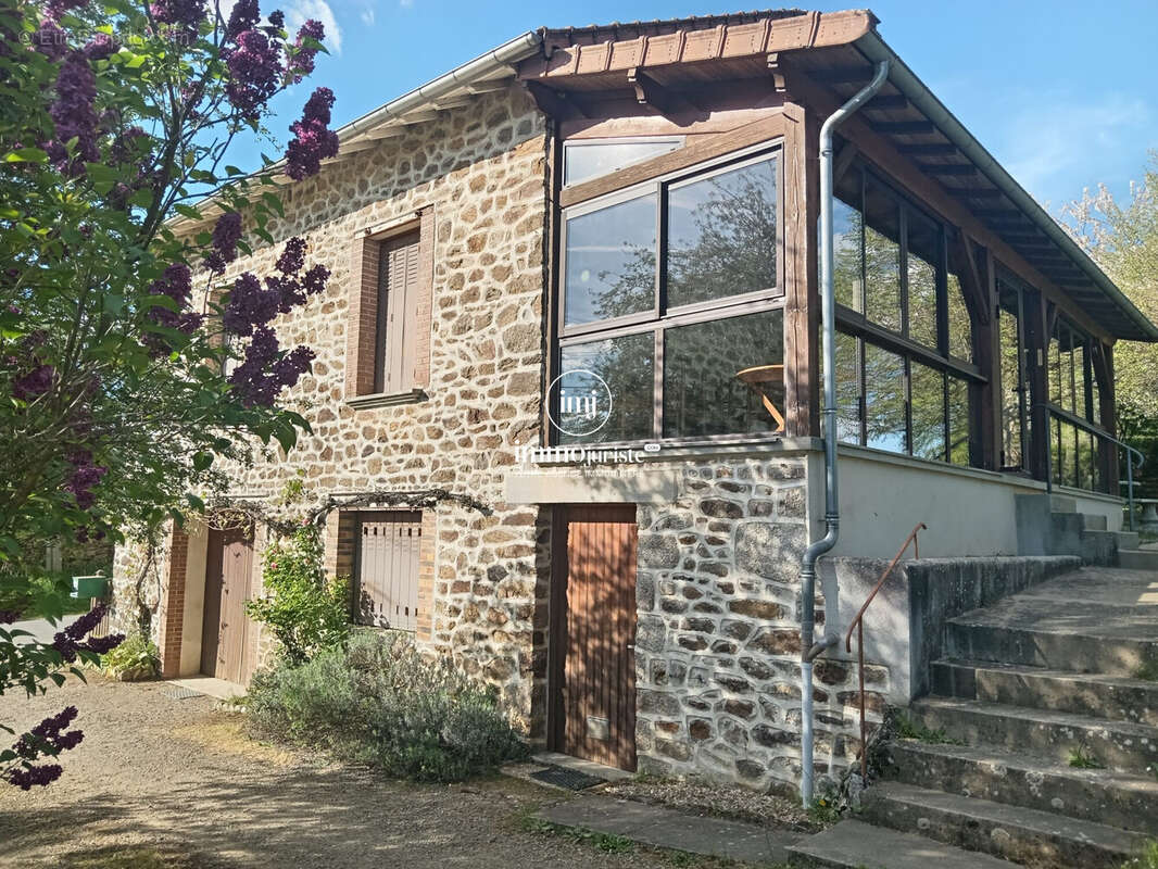 Maison à BUJALEUF