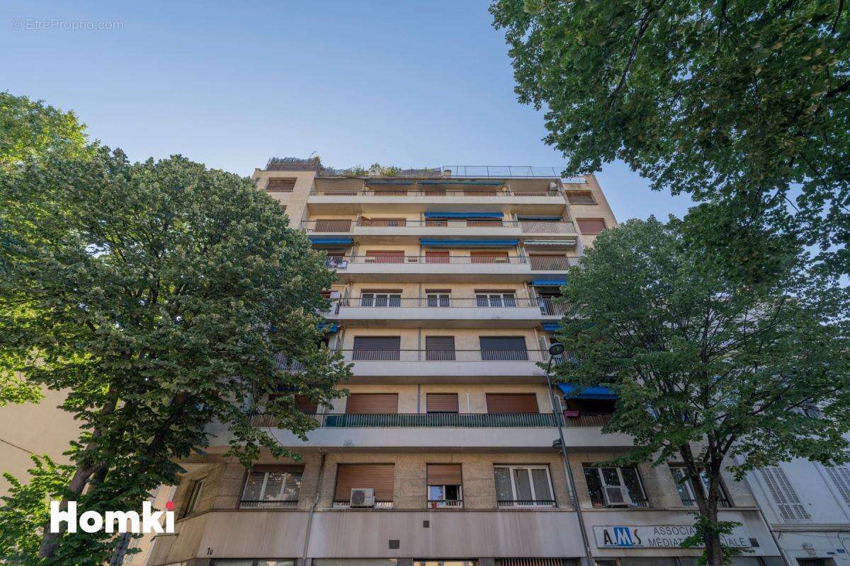 Appartement à MARSEILLE-4E