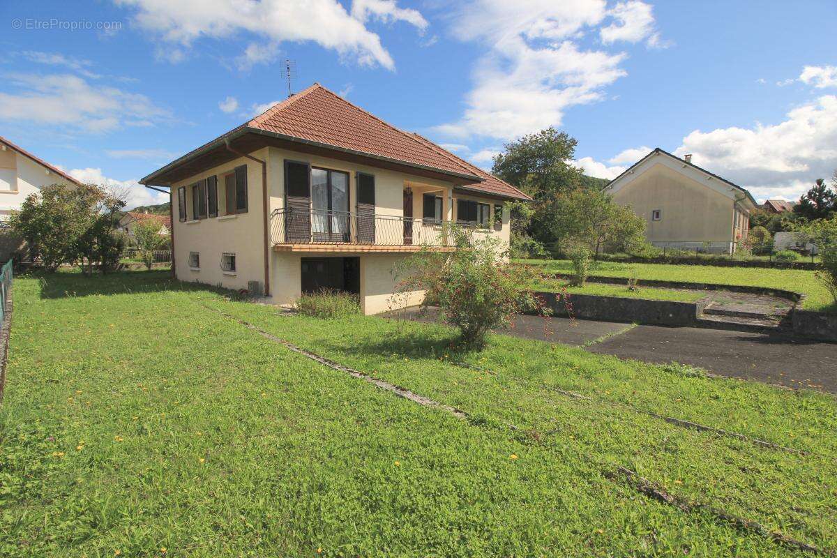 Maison à PONT-DE-ROIDE