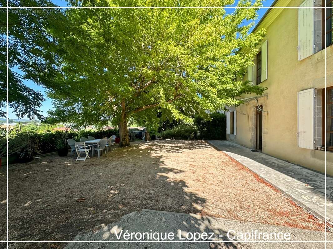 Agen, à seulement 6kms, authentique maison en pierre de 203m² avec grand terrain, garage et cave - photo 17