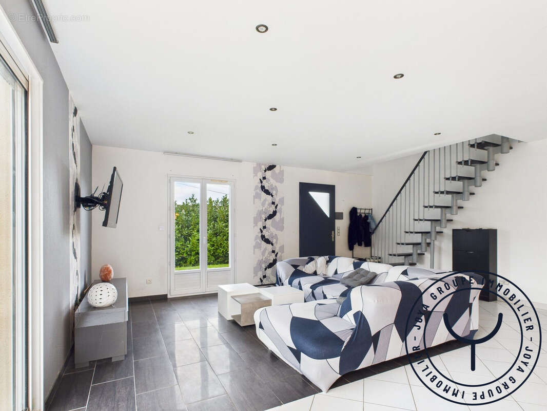 Maison à SAINT-JEAN-DE-BONNEVAL