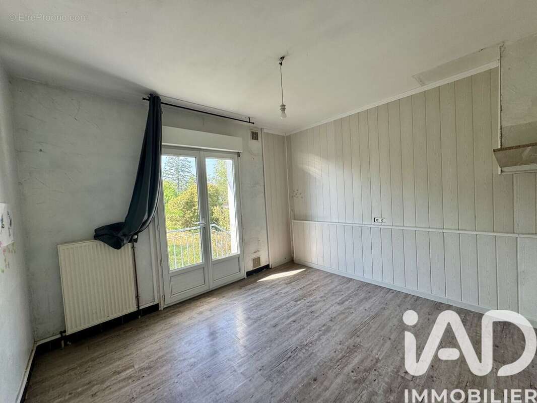 Photo 8 - Maison à VILLEBOIS-LAVALETTE