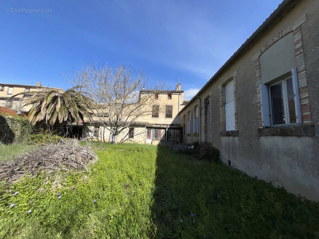 Appartement à VILLEMOUSTAUSSOU