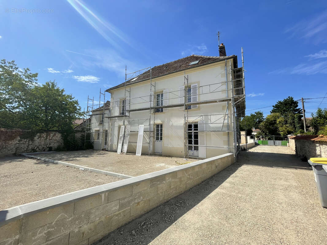 Appartement à SAINT-FARGEAU-PONTHIERRY