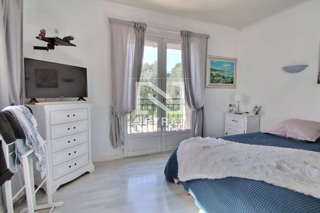 Mas en pierre a fayence var - magnifique jardin 3500m²  avec piscine - bassin et forage - photo 17