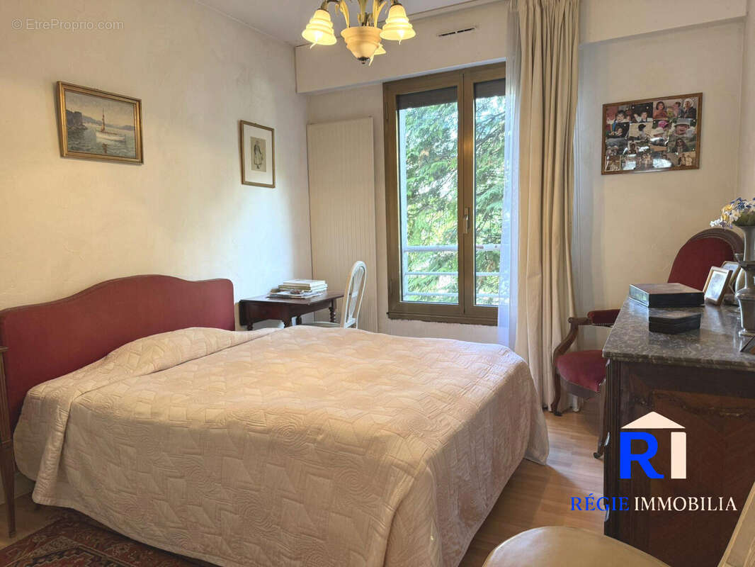 Chambre sur cour intérieure - Appartement à GRENOBLE