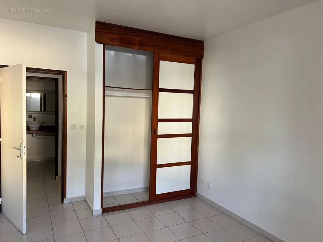 Appartement à REMIRE-MONTJOLY