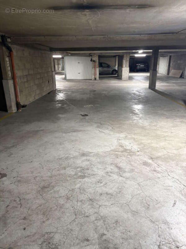 Parking à PARIS-15E