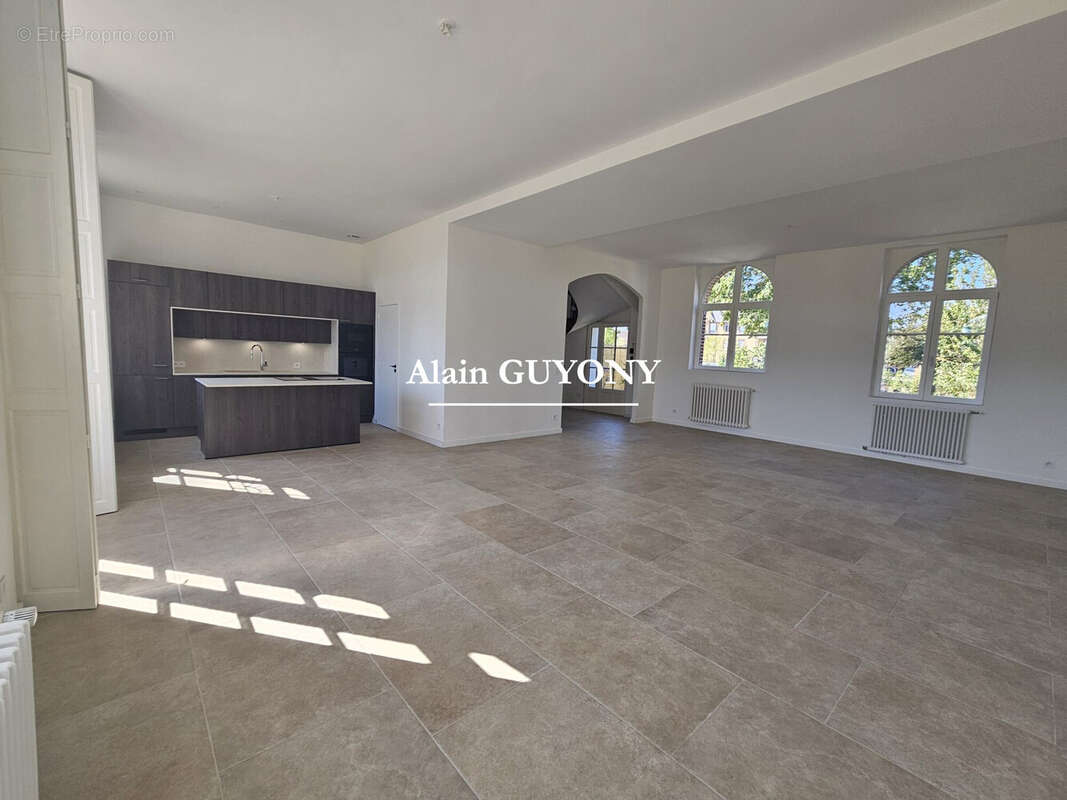 Maison 6 pièces 179 m² à vendre à Pont-L'eveque (14130) - photo 3