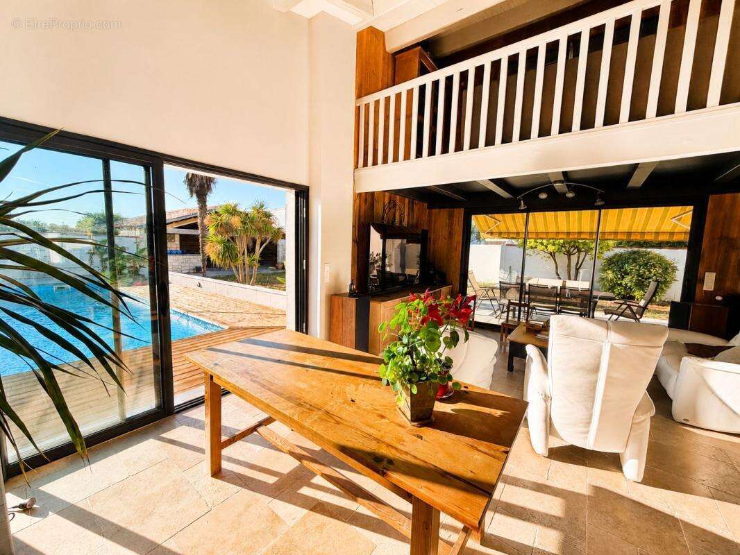 Aytré – ensemble immobilier à vocation professionnelle avec maison d’habitation - photo 7