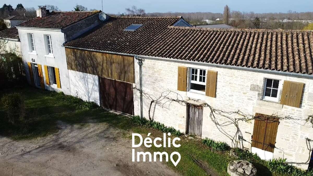 Maison en pierre  149 m²  Le Vanneau-Irleau  Cur du Marais Poitevin - photo 13