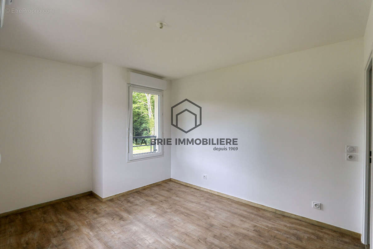 Appartement à EMERAINVILLE