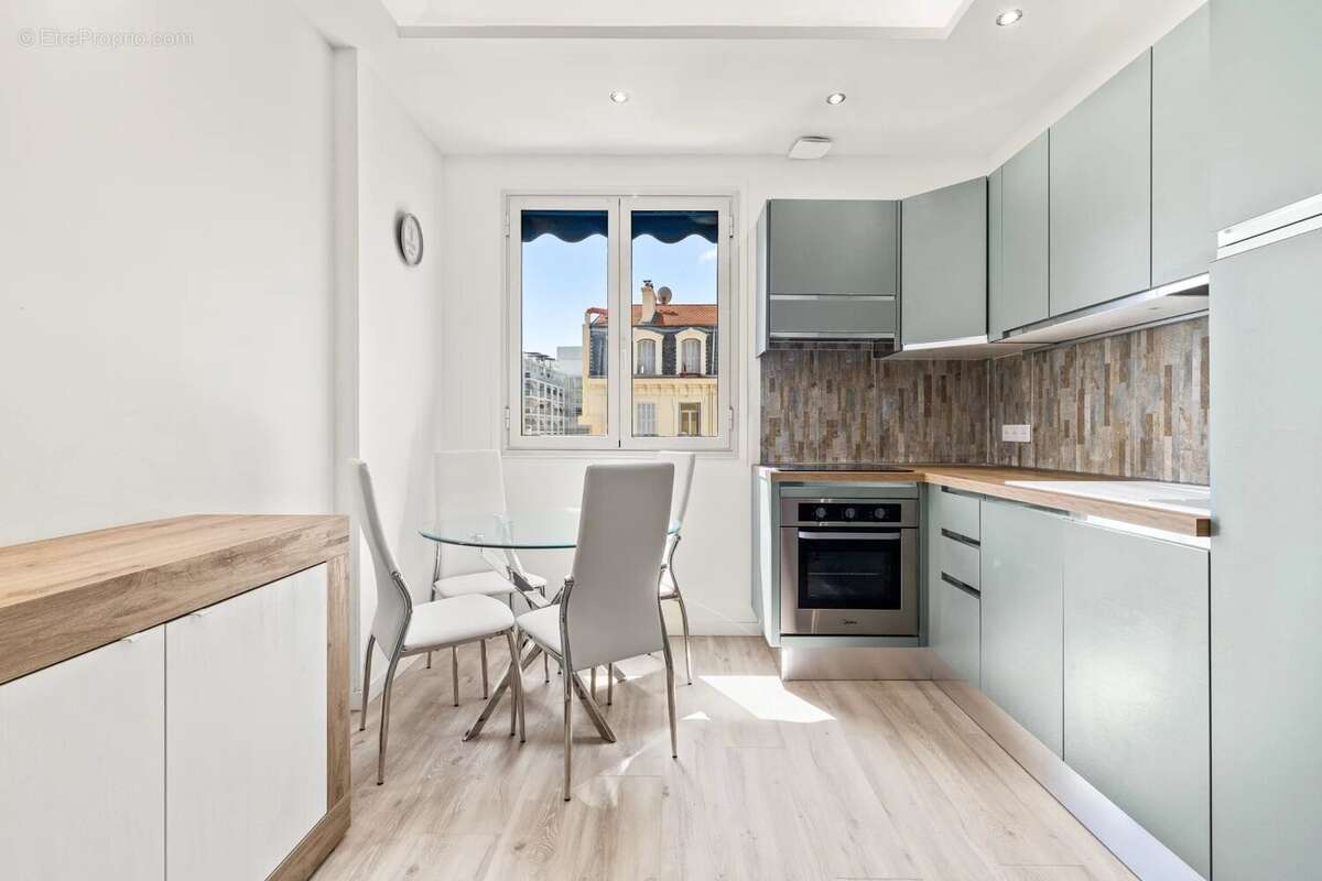 Vente Nice - Carré d'Or - 2 Pièces Rénové - Etage Elevé - photo 5