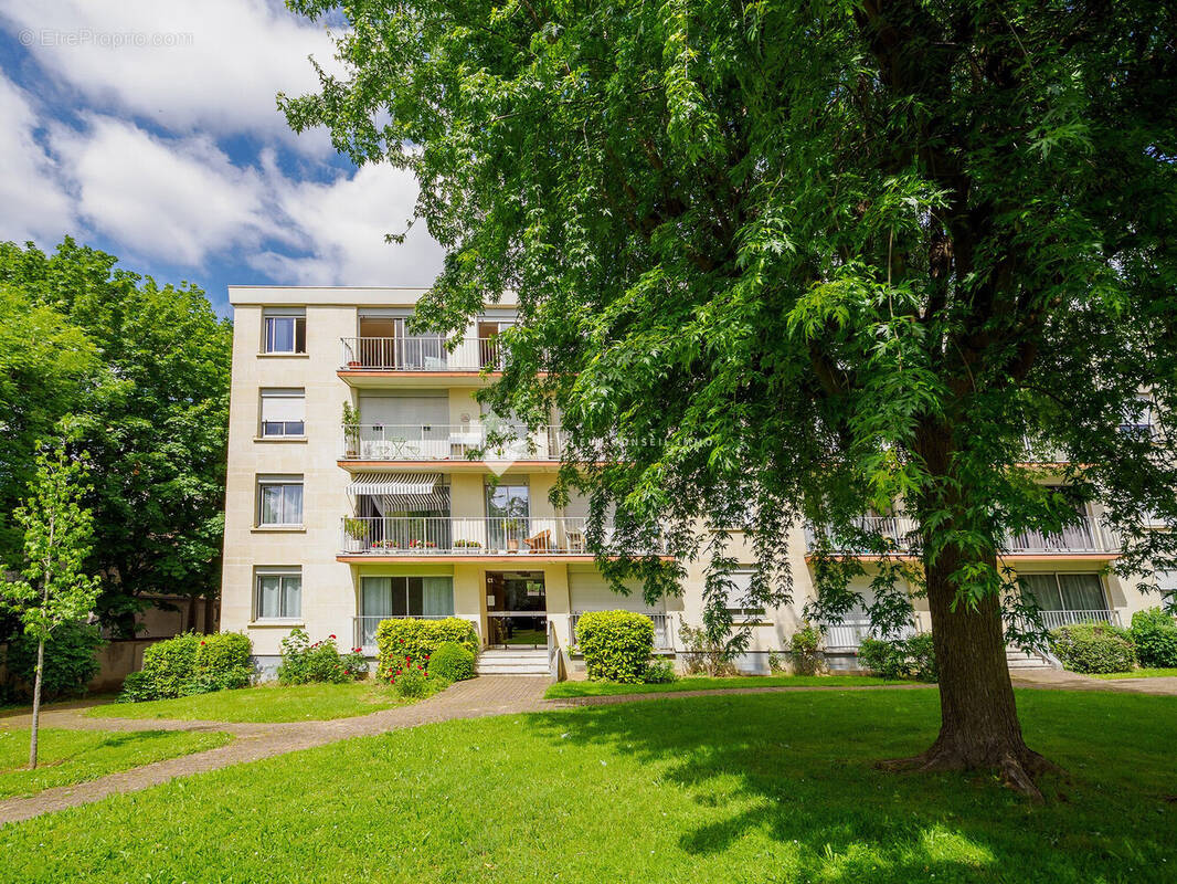 Appartement à LES PAVILLONS-SOUS-BOIS