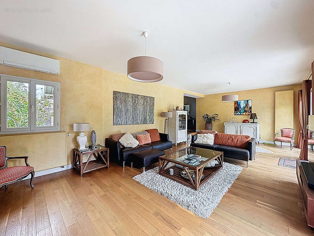 Maison à SAINT-MAUR-DES-FOSSES