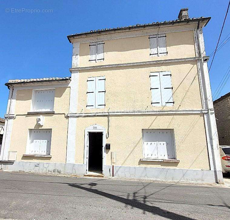 Maison de ville avec fort potentiel – Le Gond-Pontouvre - photo 2