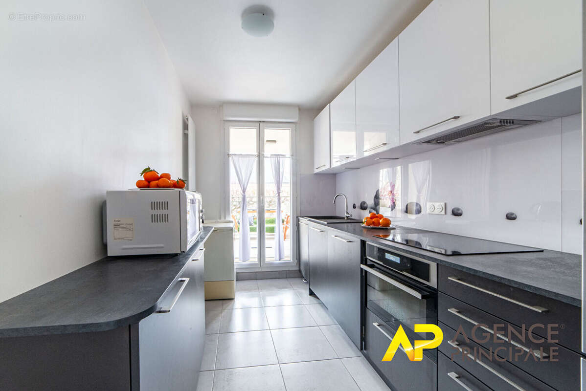 Appartement à LA GARENNE-COLOMBES