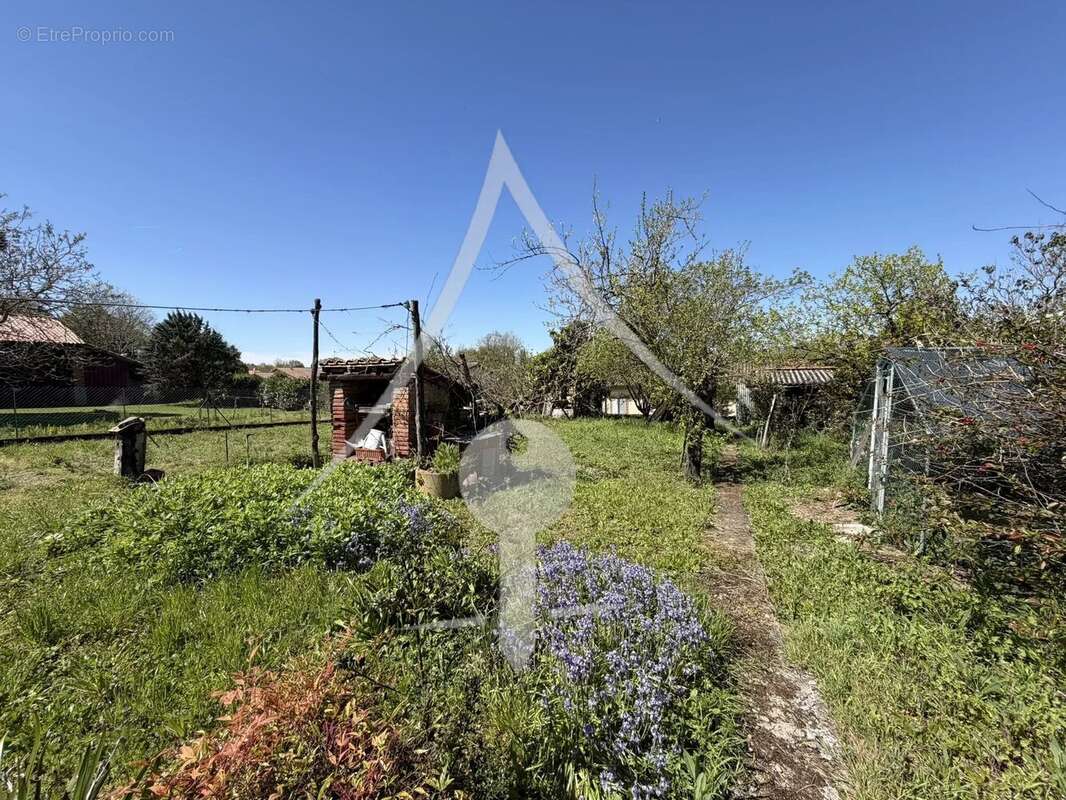 Maison à LAVERNOSE-LACASSE