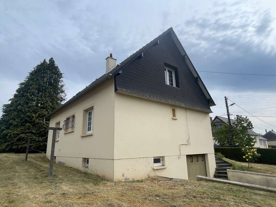 Maison à SAINT-GEORGES-BUTTAVENT