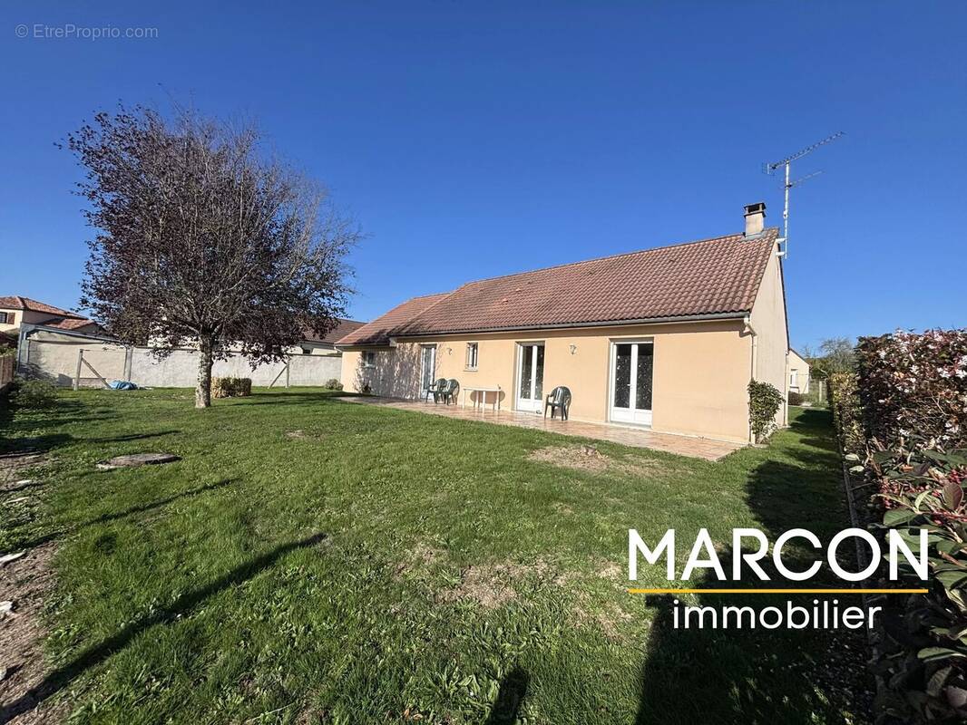 Maison à SAINT-PIERRE-DE-FURSAC