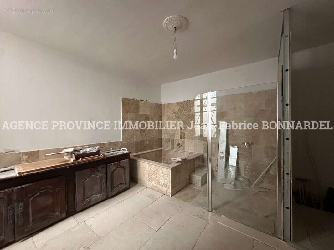Maison 356 m² à Grignan  - photo 11