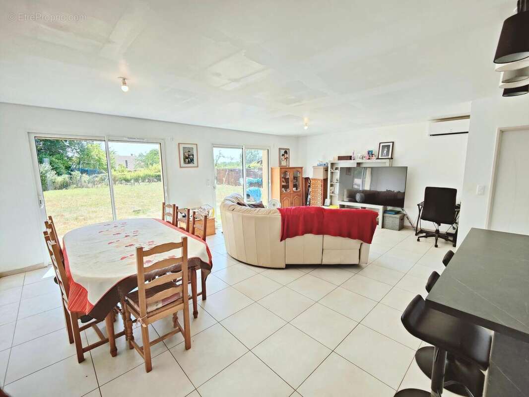 Maison 103 m² à Leogeats  - photo 3
