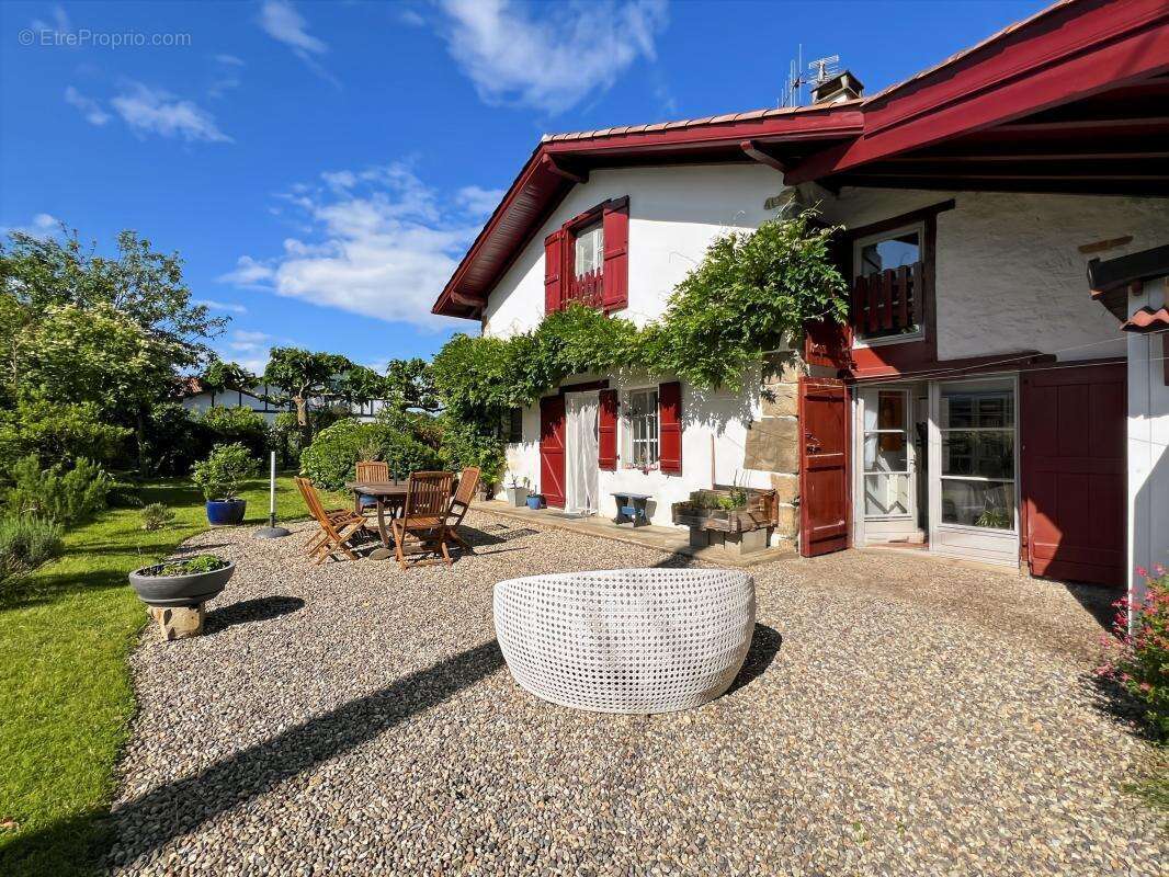 Maison à LARRESSORE
