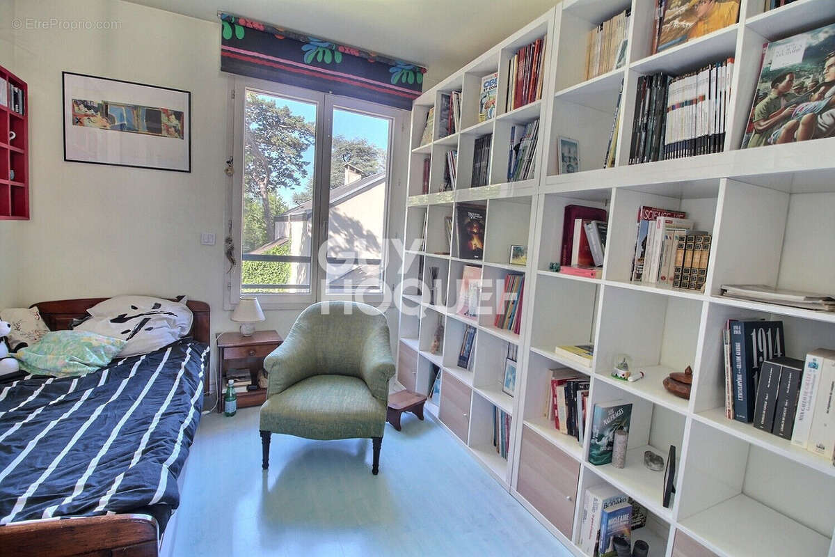 Chaville rive droite, un appartement 5  pièces  de 127 m² - photo 6