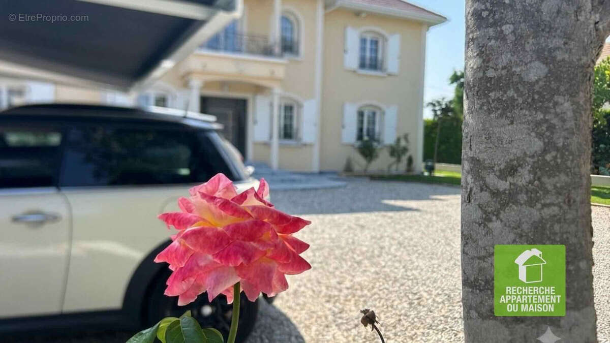Propriété d'exception à 49 minutes de Lyon  240 m² de raffinement au coeur d'un écrin privé - photo 13