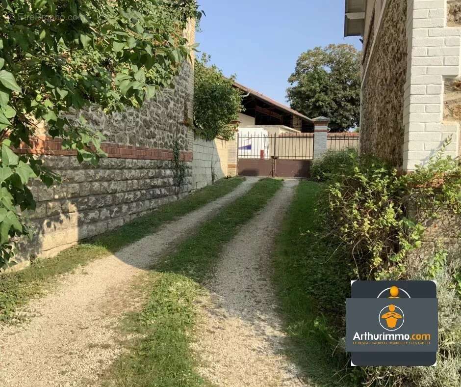 Maison à NEUFCHATEL-SUR-AISNE