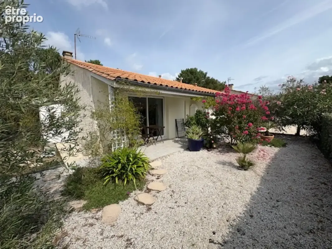 A vendre - Maison de plain pied de 146 m² - garage aménagé - photo 3