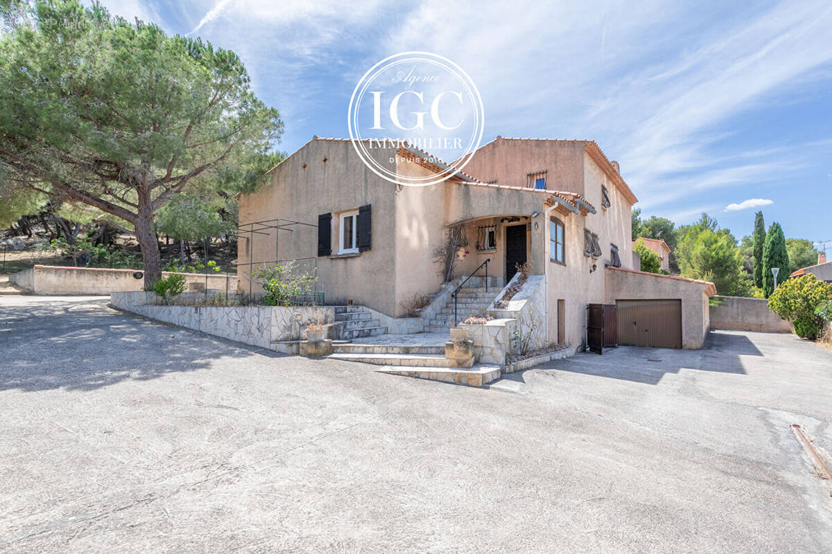 Maison à CHATEAUNEUF-LES-MARTIGUES