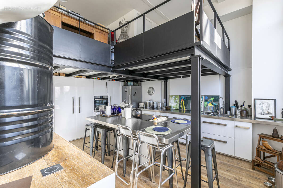 Appartement à COURBEVOIE