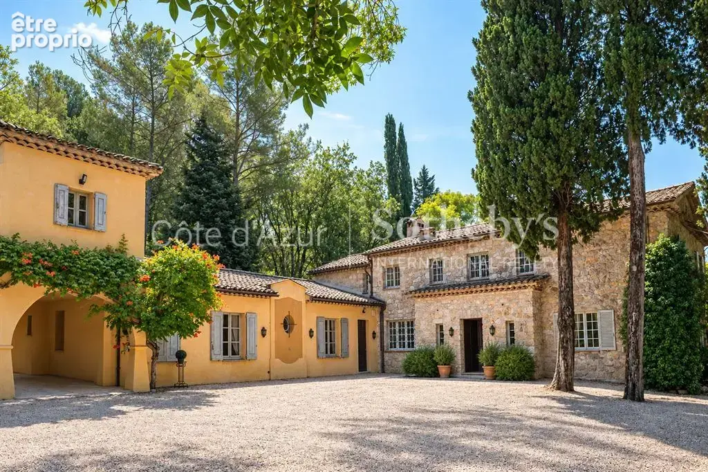 Châteauneuf-Grasse, bergerie de caractère du XIXe siècle au cœur de 3 hectares de nature préservée - photo 4