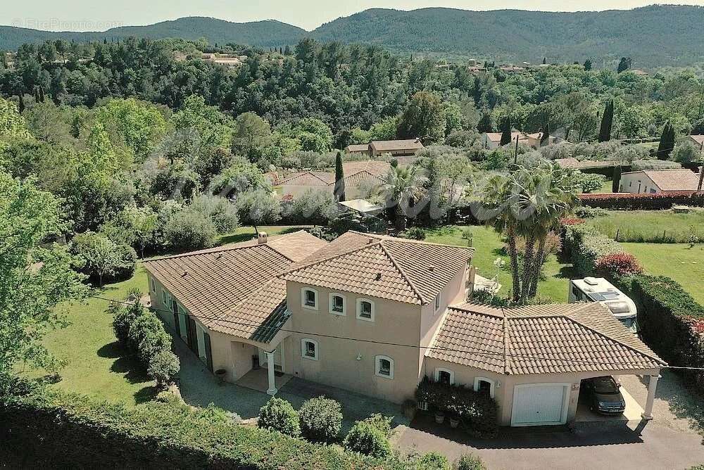 Maison à BAGNOLS-EN-FORET
